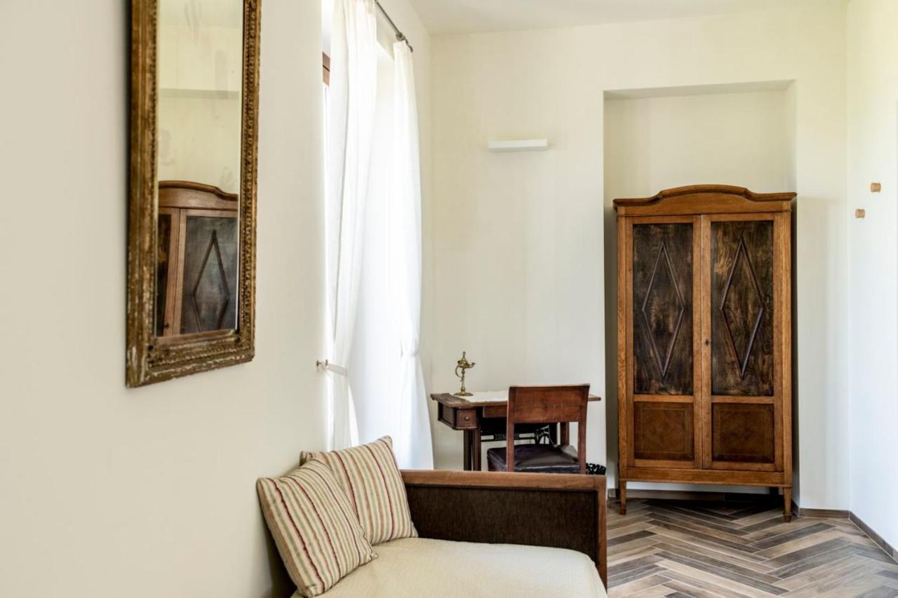 Le Vecchie Persiane - Bed & Breakfast Diano d'Alba Exterior photo