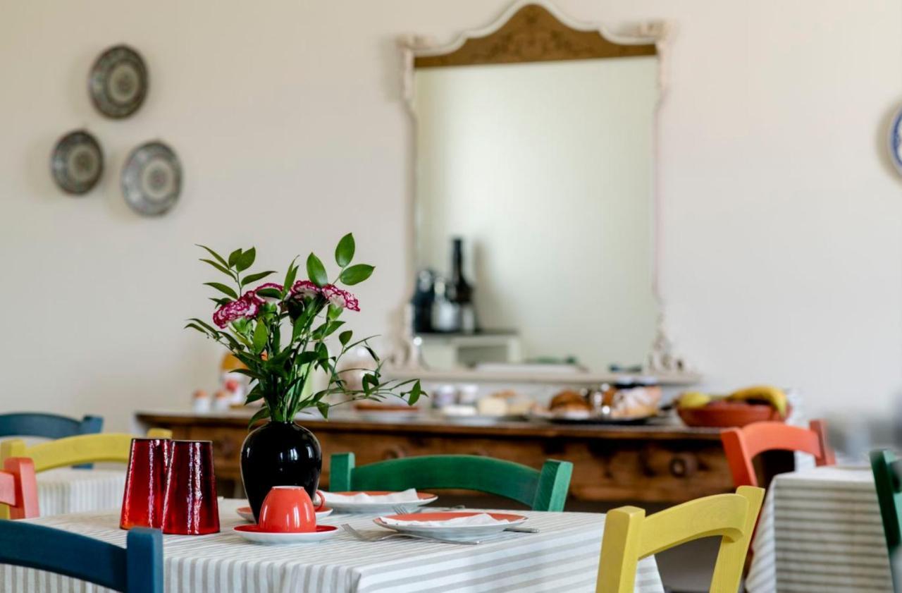 Le Vecchie Persiane - Bed & Breakfast Diano d'Alba Exterior photo